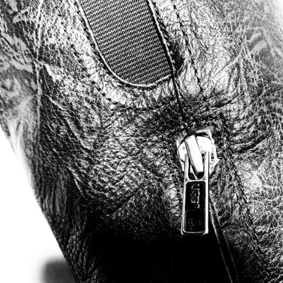 UGG Women Boots Size 6.5 - Picture 9 of 11